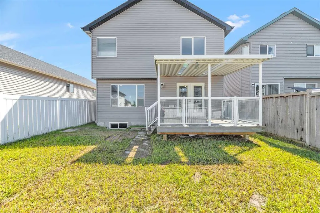 35 Saddlehorn Crescent NE