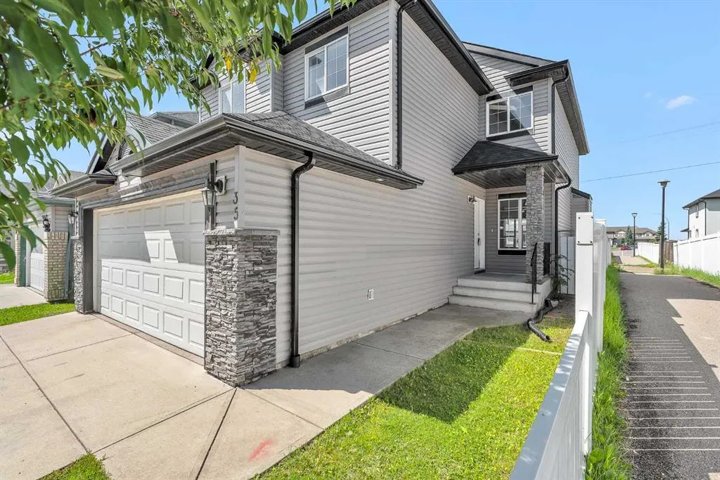 35 Saddlehorn Crescent NE