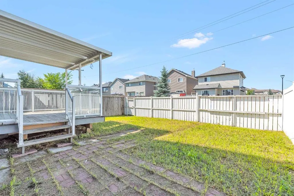 35 Saddlehorn Crescent NE