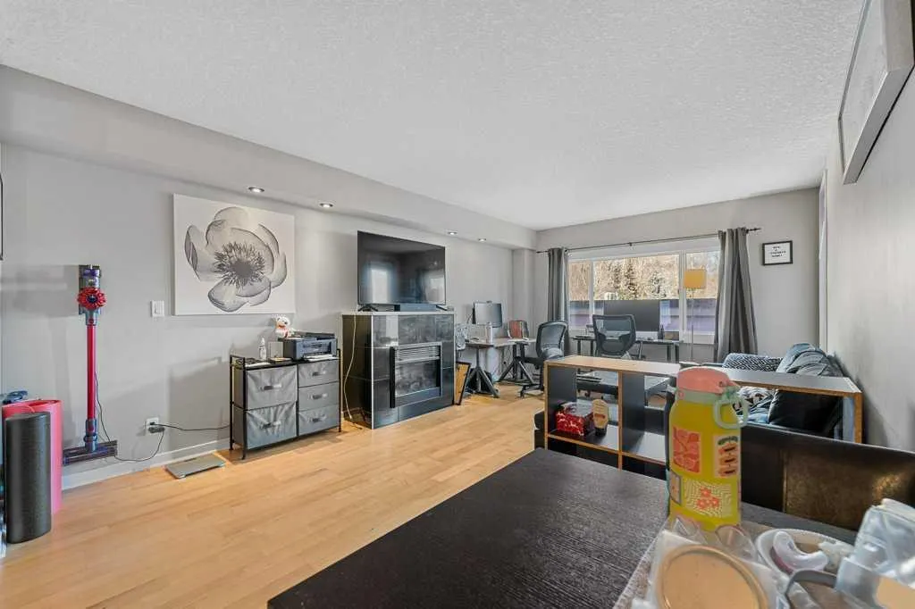 728 3 Avenue NW, #404
