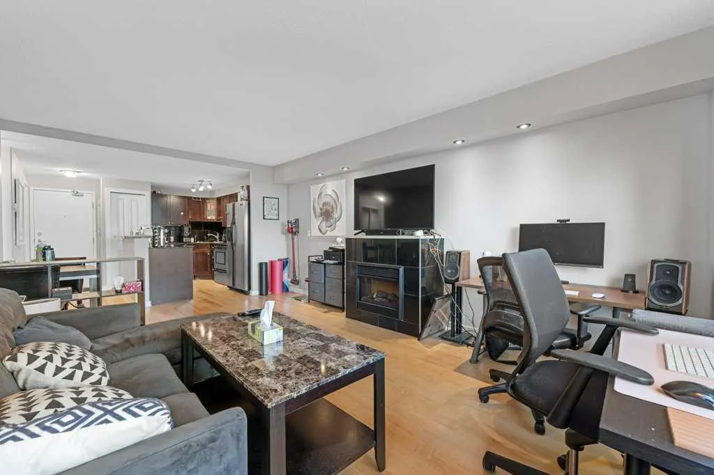 728 3 Avenue NW, #404