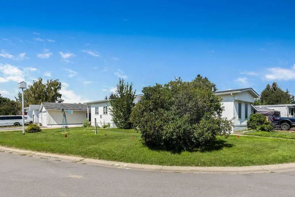 812 Bayview Crescent