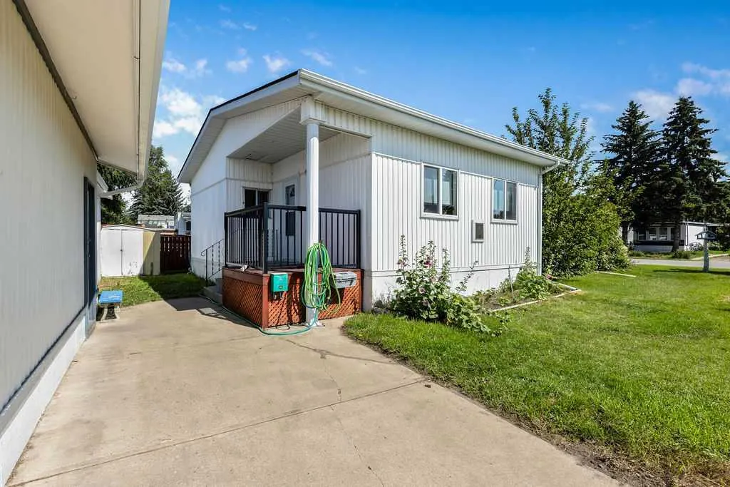 812 Bayview Crescent