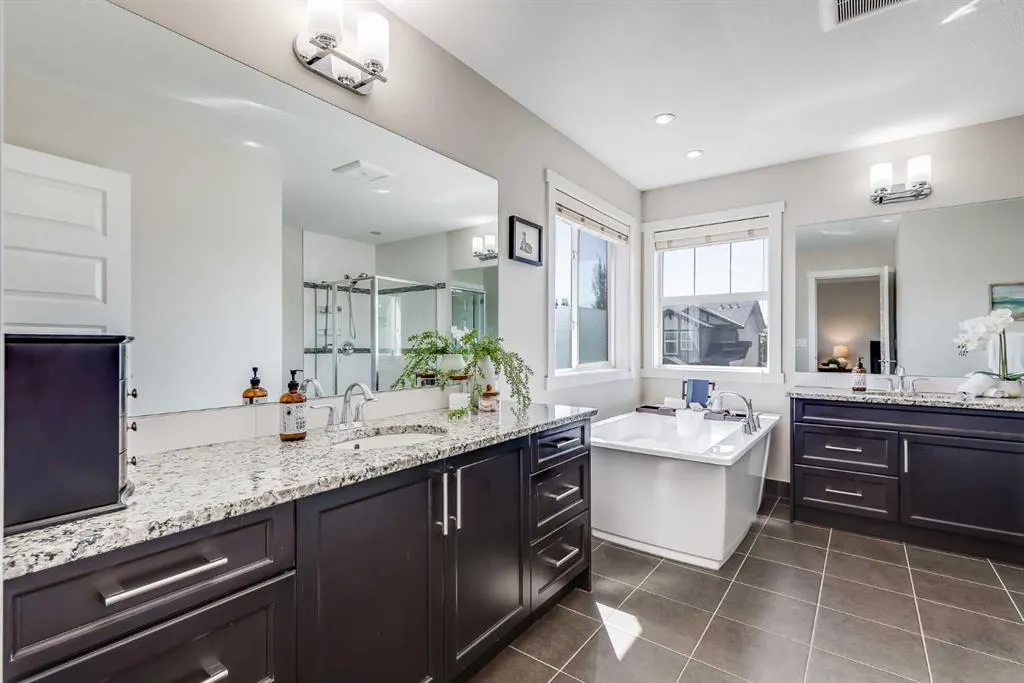 362 Williamstown Green NW