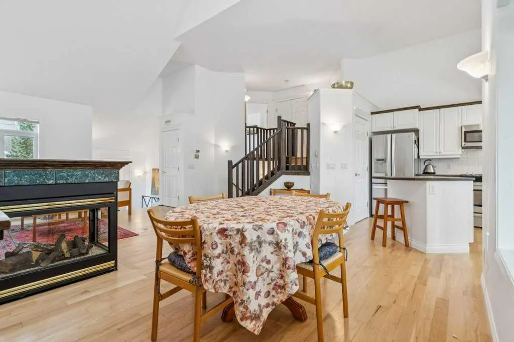 18 Varsity Estates Park NW