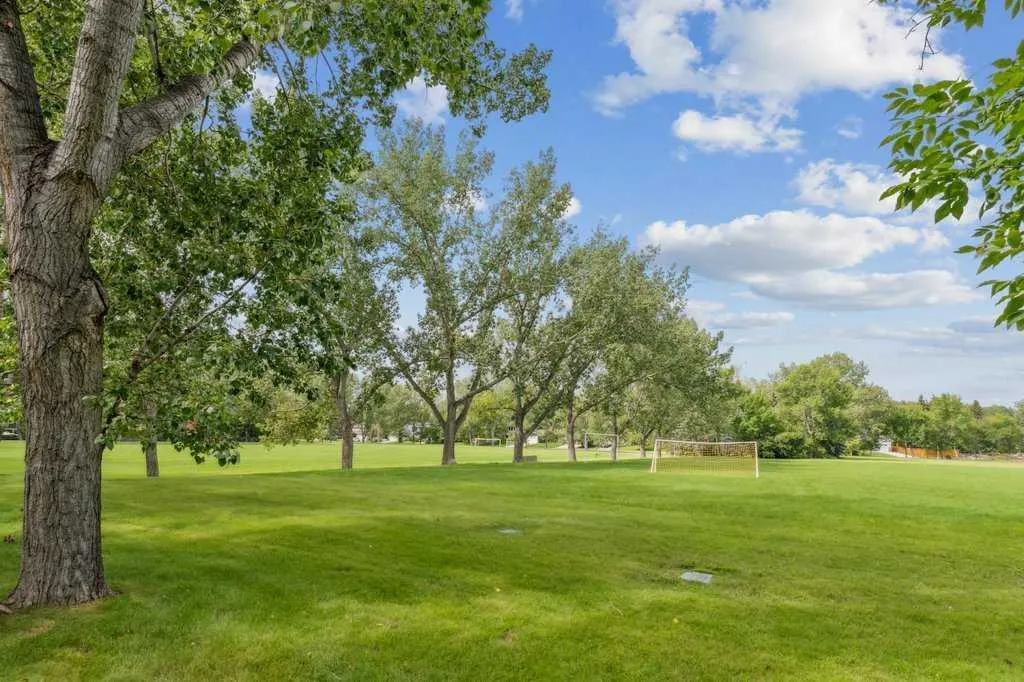 18 Varsity Estates Park NW