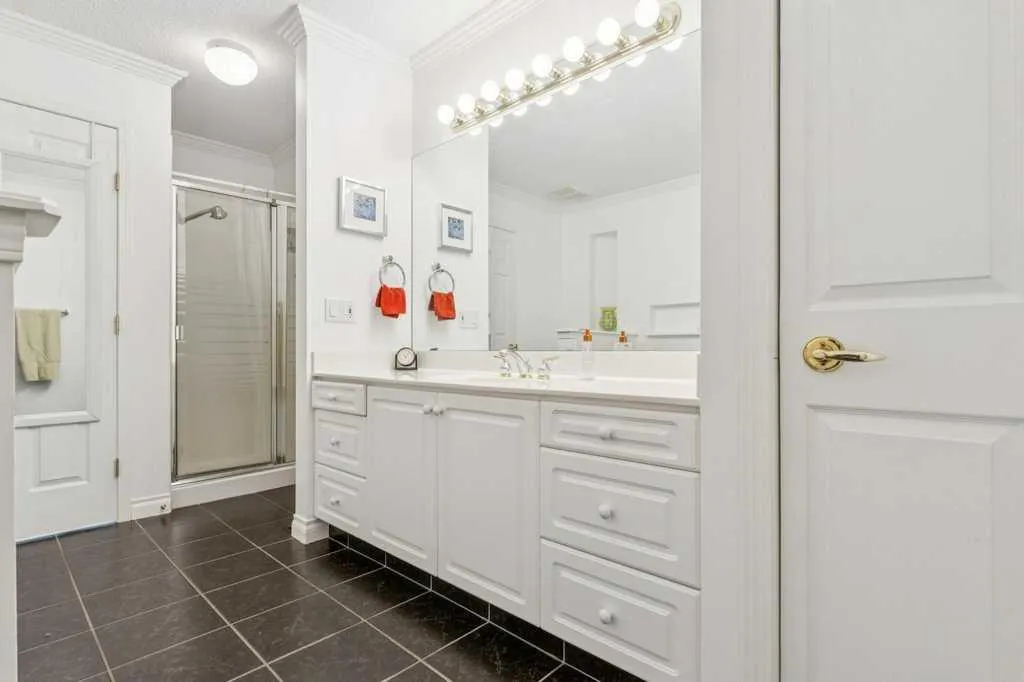 18 Varsity Estates Park NW