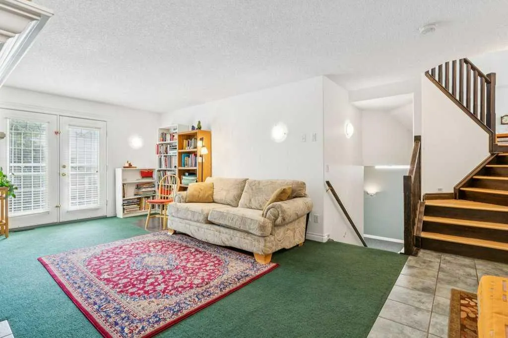 18 Varsity Estates Park NW