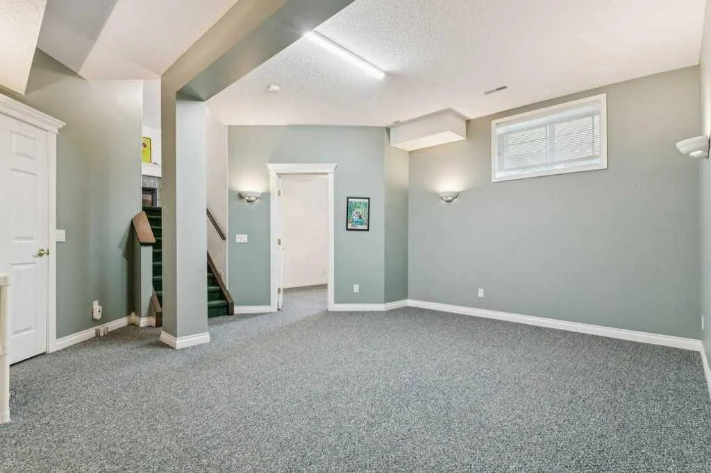 18 Varsity Estates Park NW