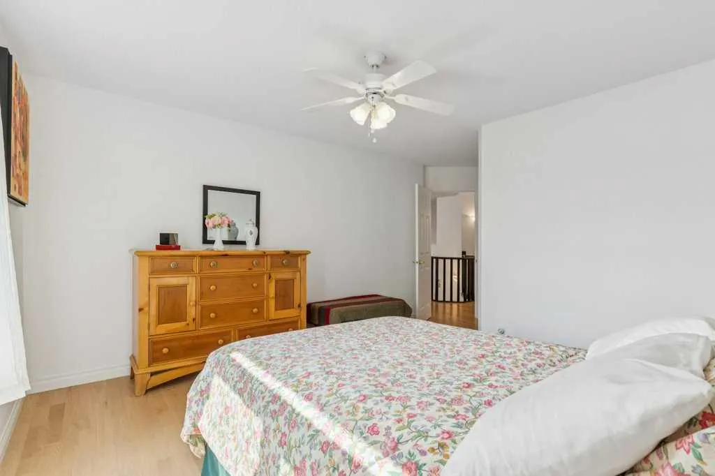 18 Varsity Estates Park NW