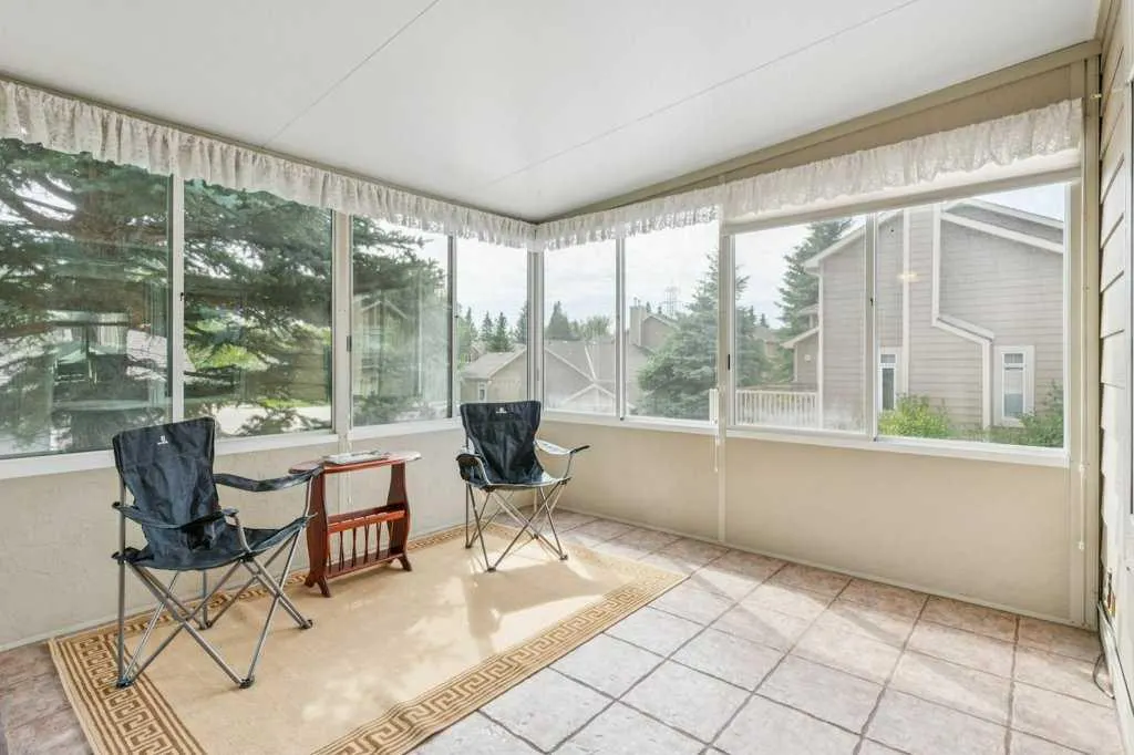 18 Varsity Estates Park NW