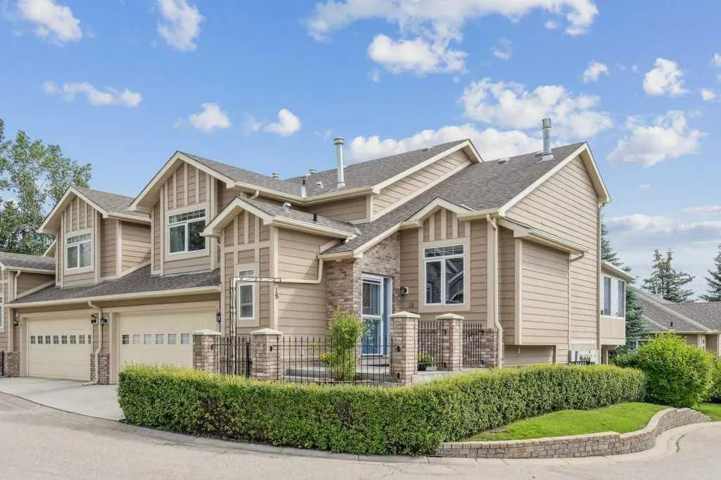 18 Varsity Estates Park NW