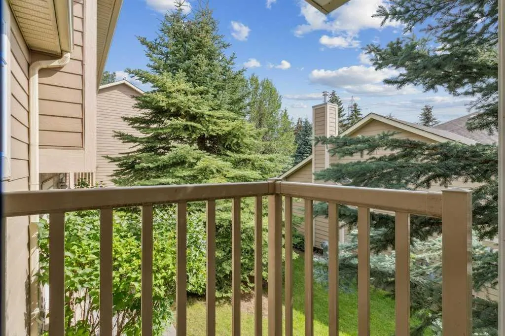 18 Varsity Estates Park NW