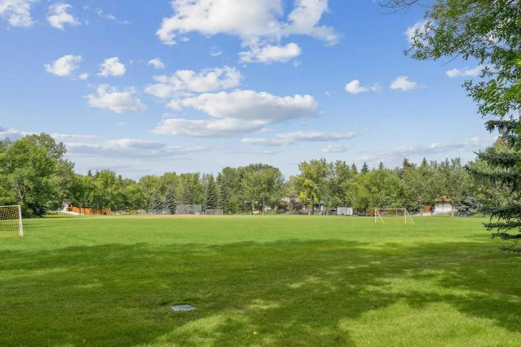 18 Varsity Estates Park NW