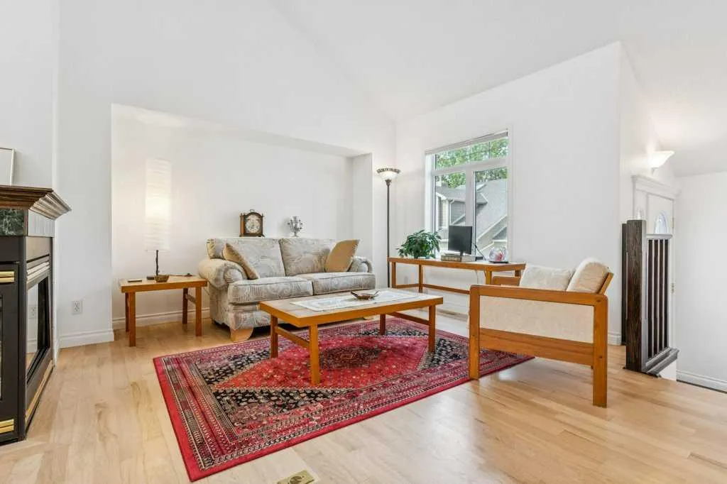 18 Varsity Estates Park NW