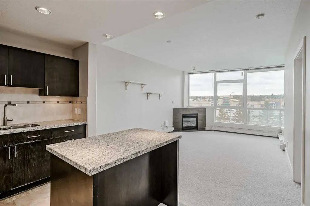 77 Spruce Place SW, #405