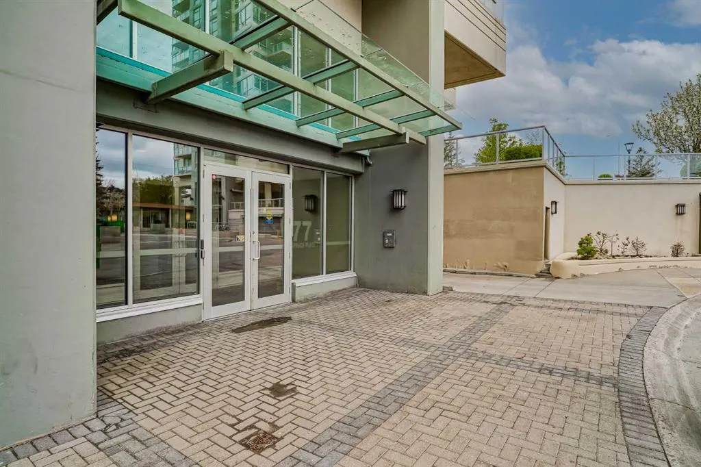 77 Spruce Place SW, #405