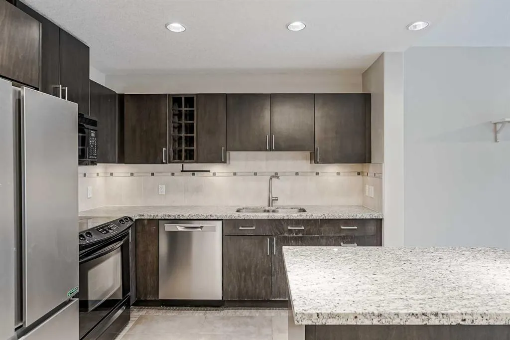 77 Spruce Place SW, #405