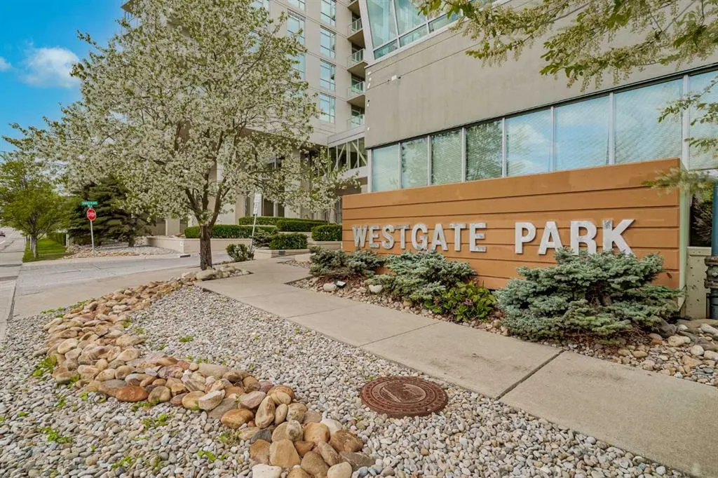 77 Spruce Place SW, #405