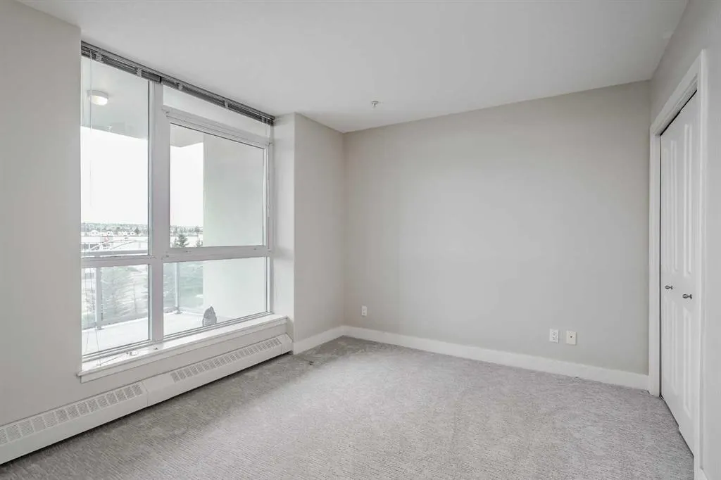 77 Spruce Place SW, #405