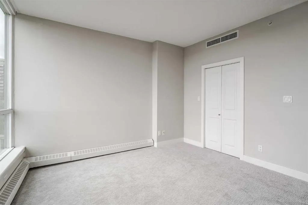 77 Spruce Place SW, #405