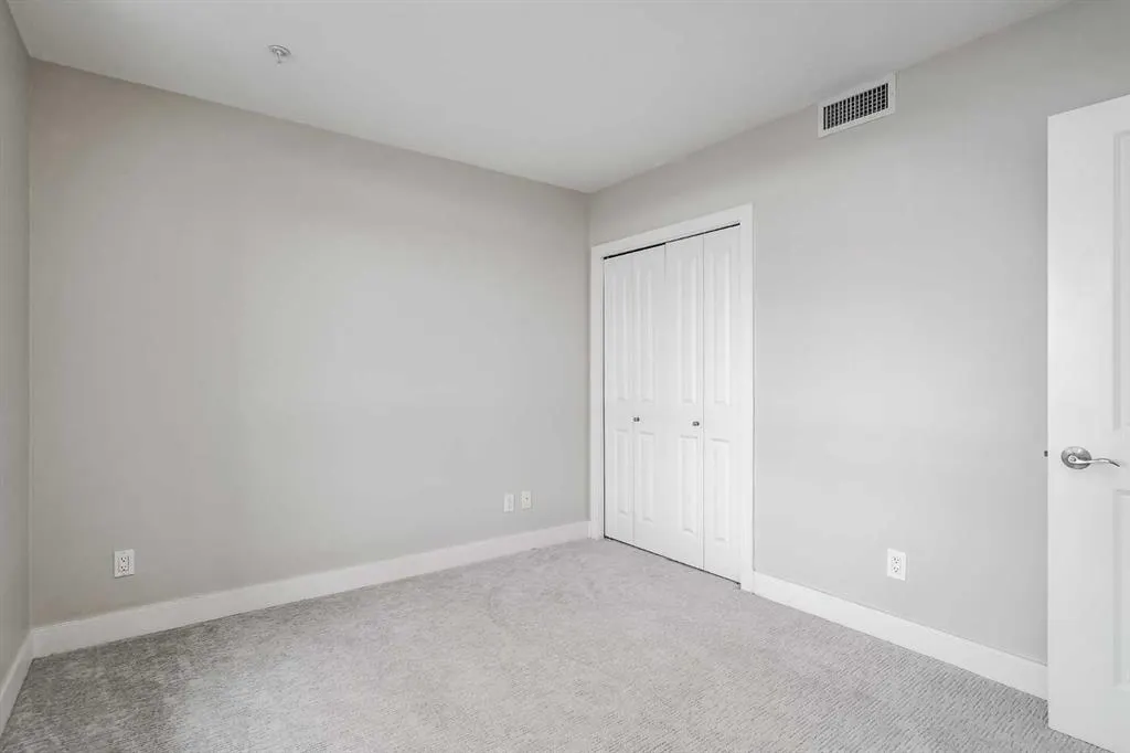 77 Spruce Place SW, #405