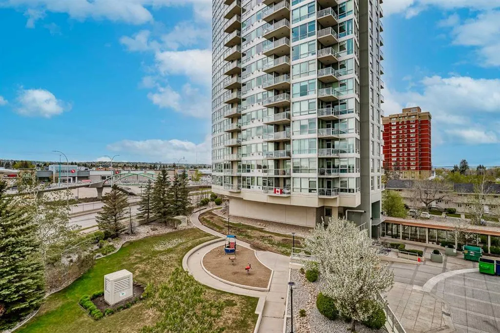 77 Spruce Place SW, #405