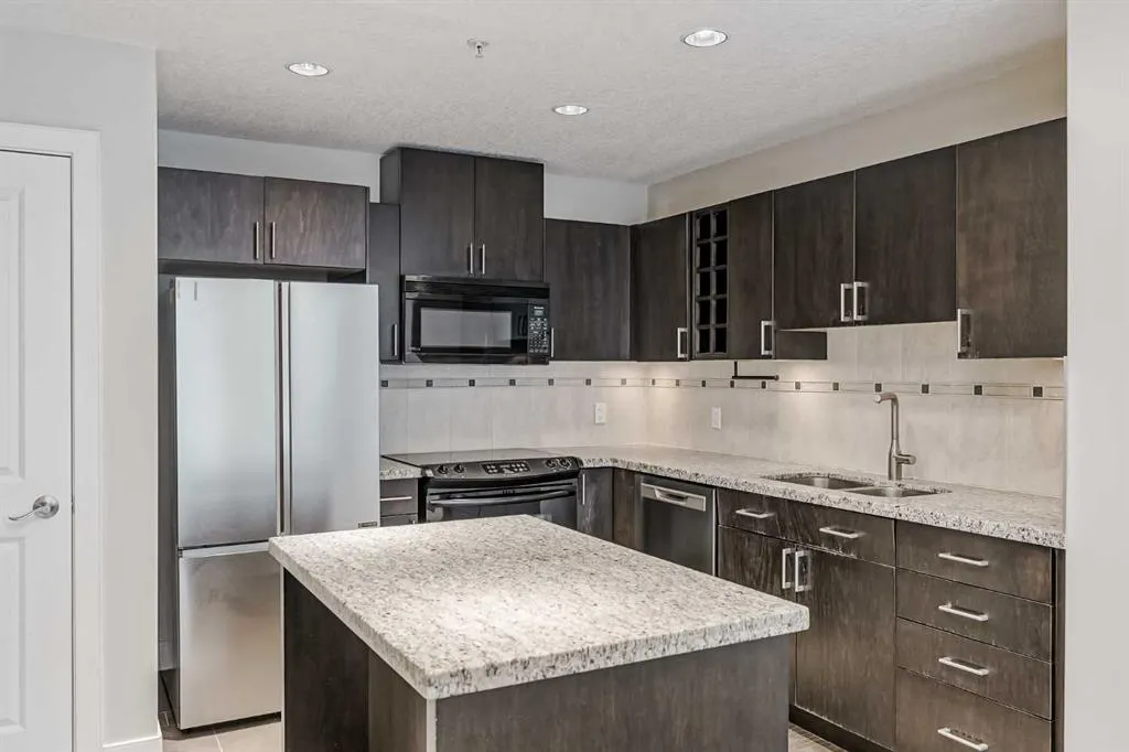 77 Spruce Place SW, #405