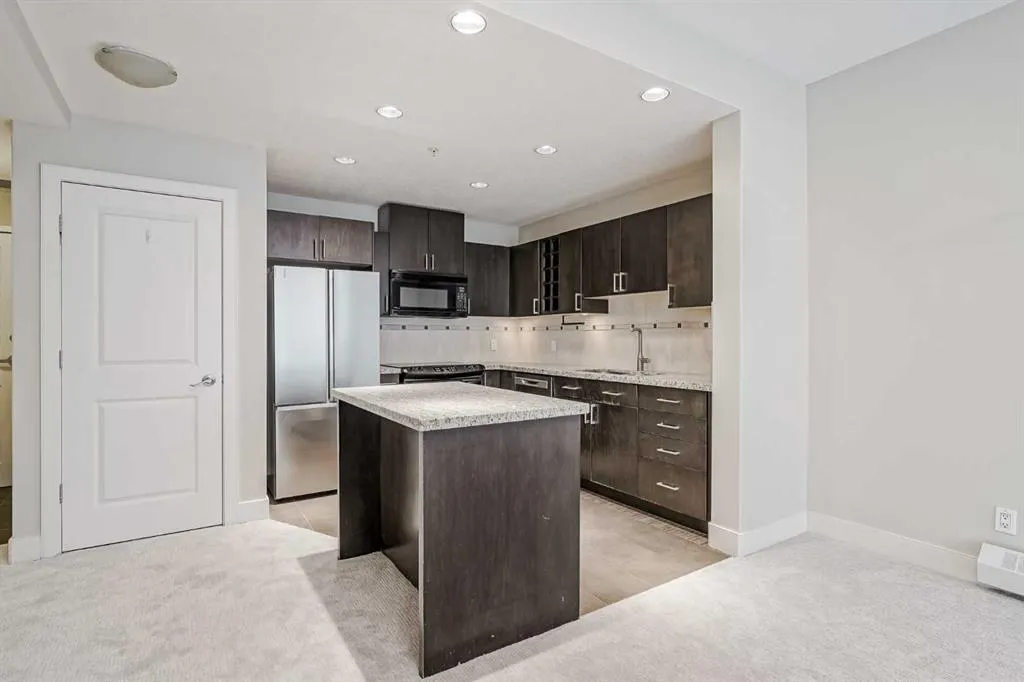 77 Spruce Place SW, #405