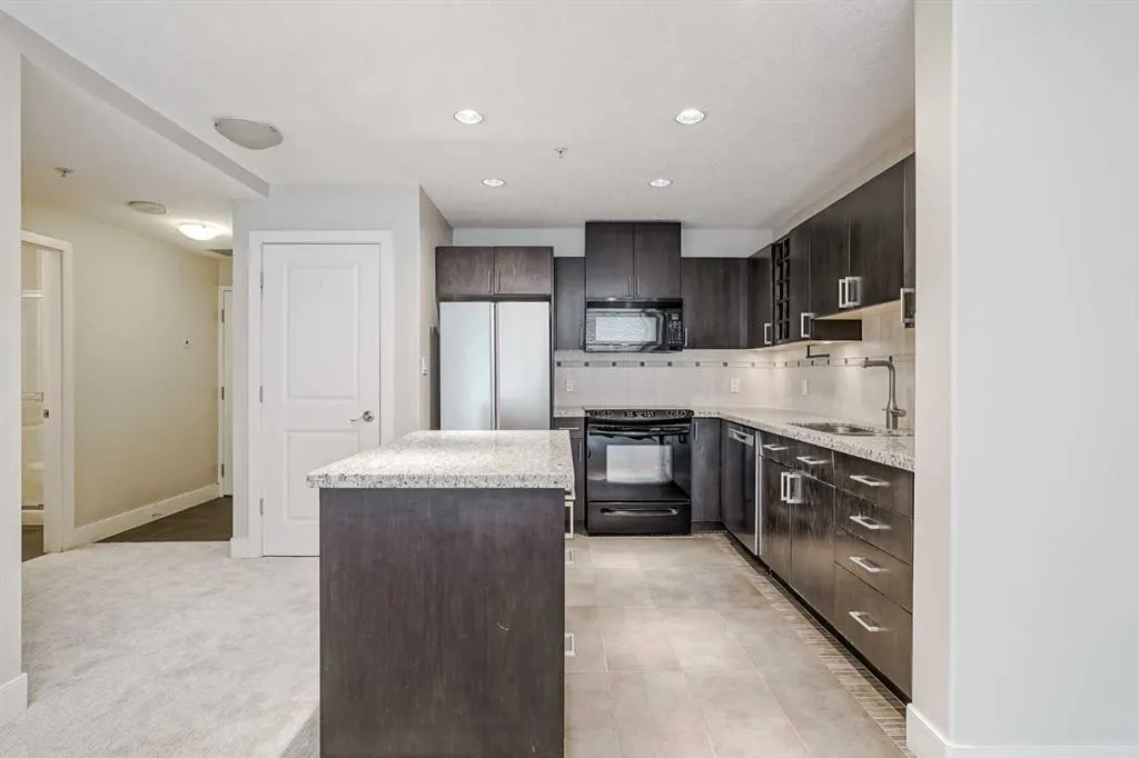 77 Spruce Place SW, #405