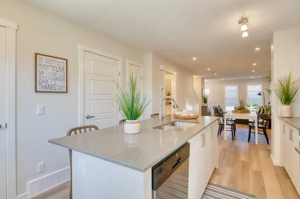 135 Mahogany Parade SE, #109