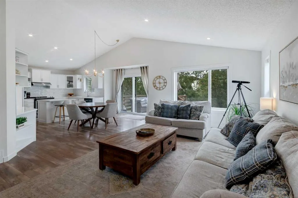 120 West Creek Close
