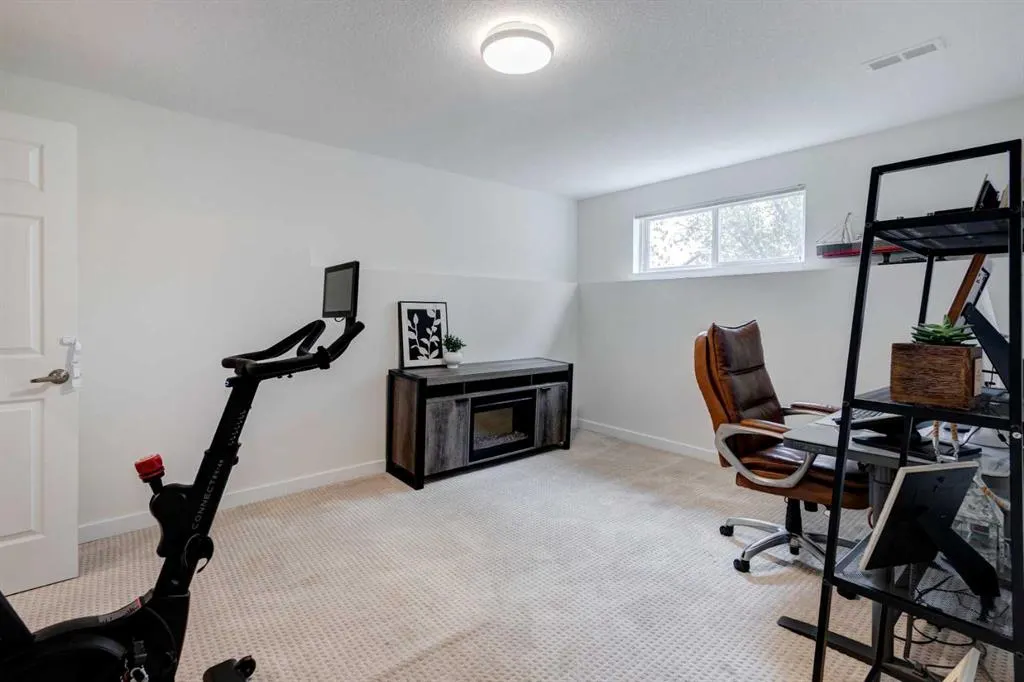 120 West Creek Close