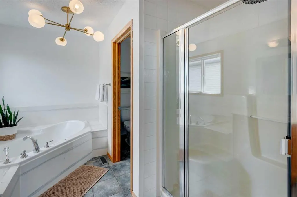 120 West Creek Close