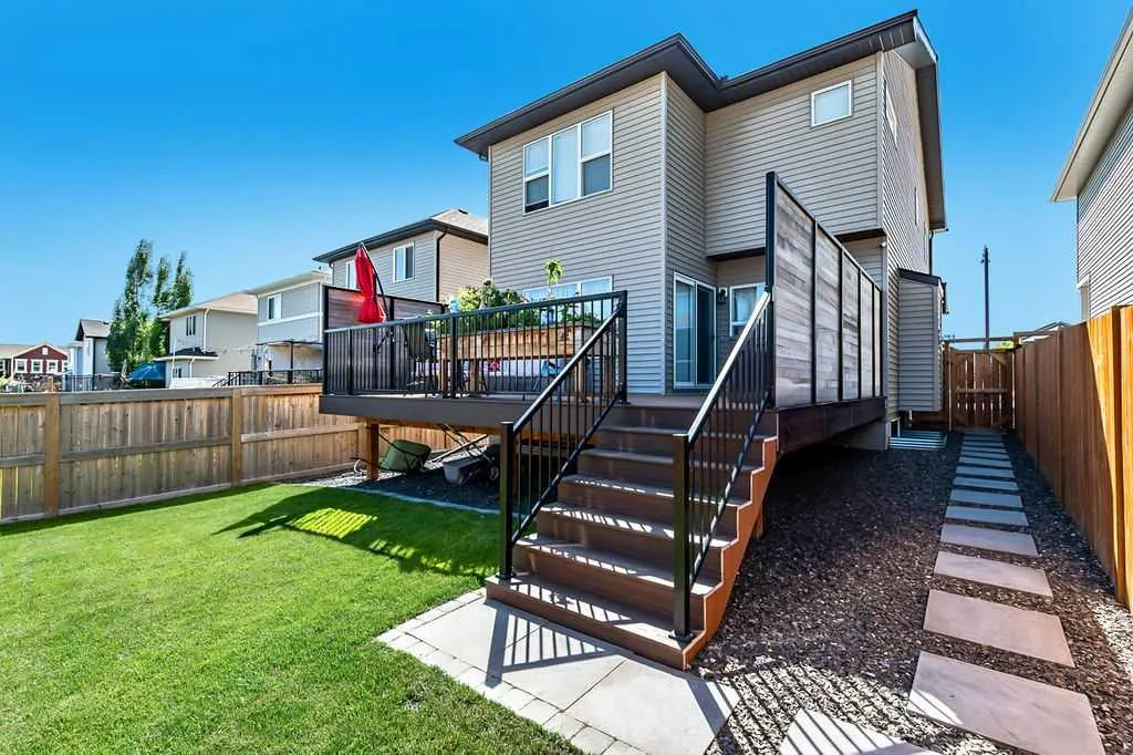 11 Drake Landing Street