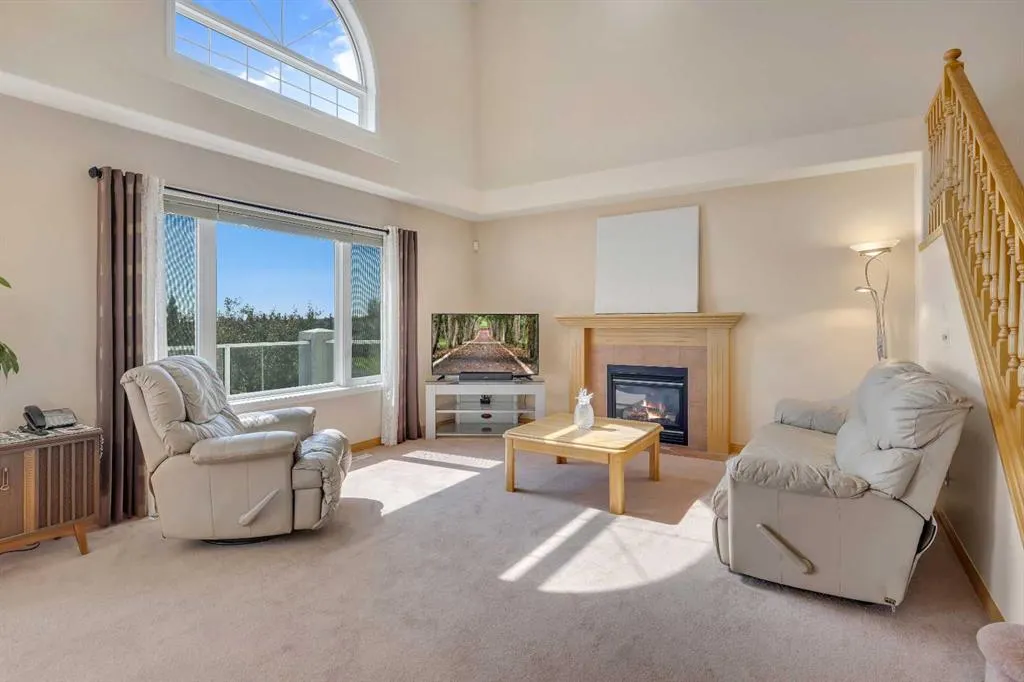 9 Panorama Hills Manor NW