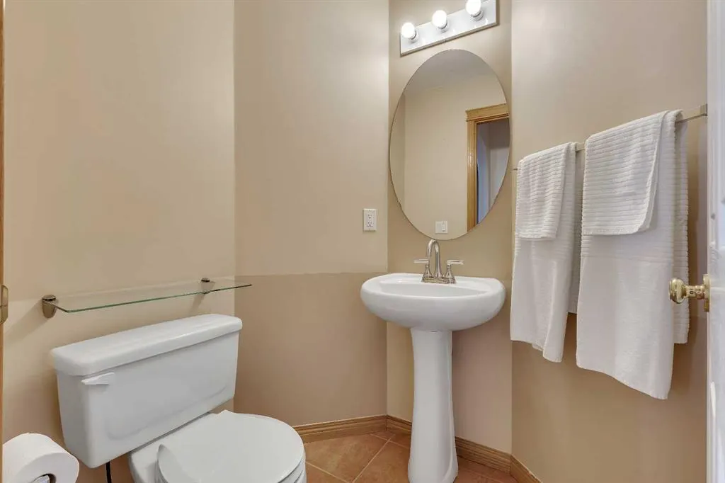 9 Panorama Hills Manor NW