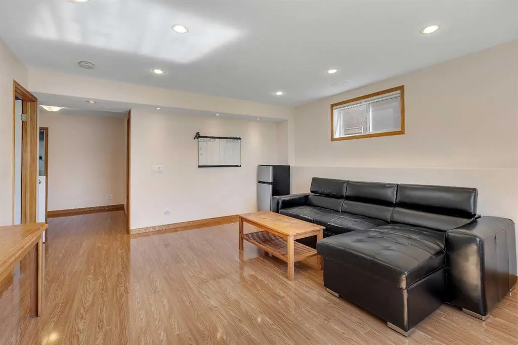 9 Panorama Hills Manor NW