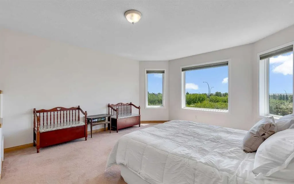 9 Panorama Hills Manor NW