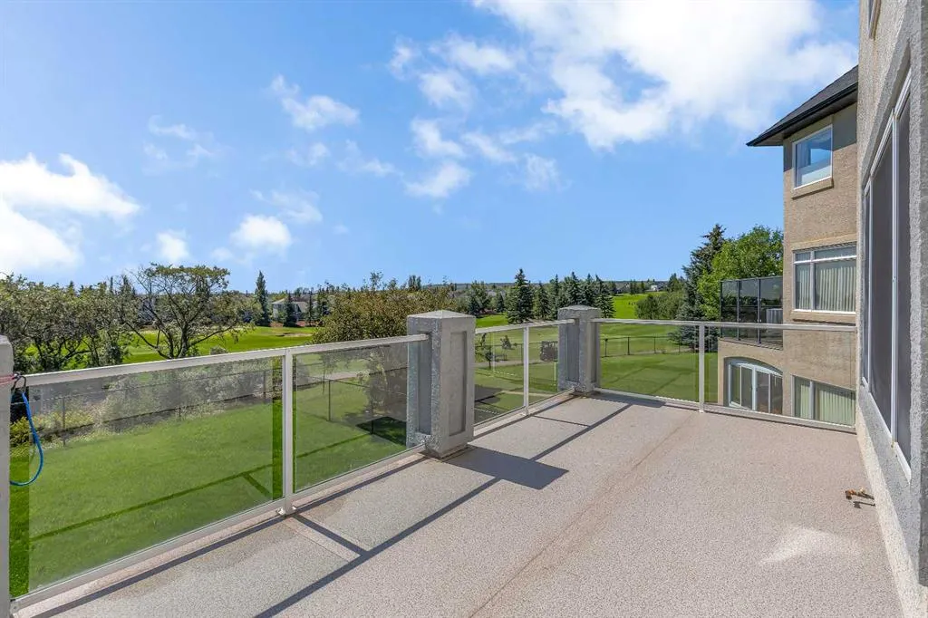 9 Panorama Hills Manor NW