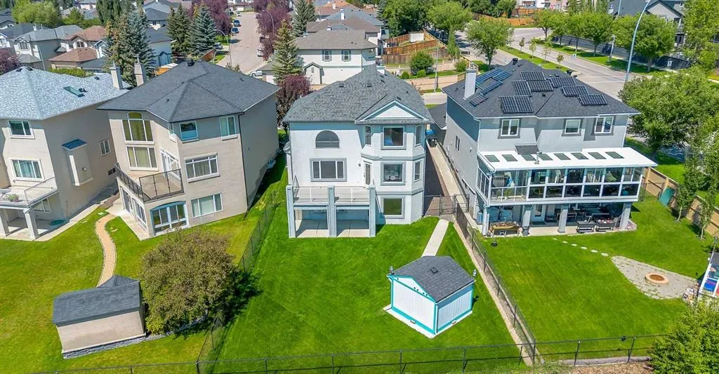 9 Panorama Hills Manor NW