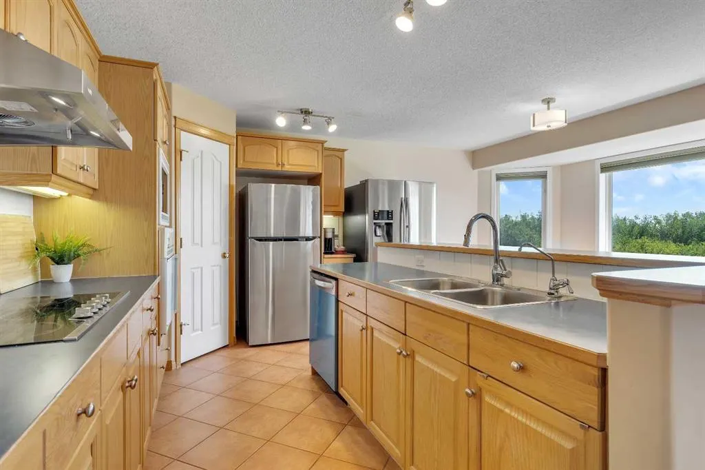 9 Panorama Hills Manor NW