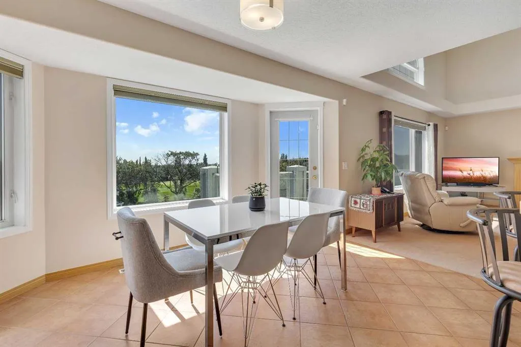 9 Panorama Hills Manor NW