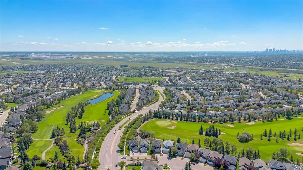 9 Panorama Hills Manor NW