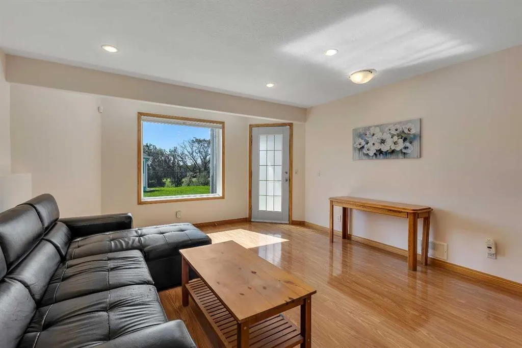 9 Panorama Hills Manor NW