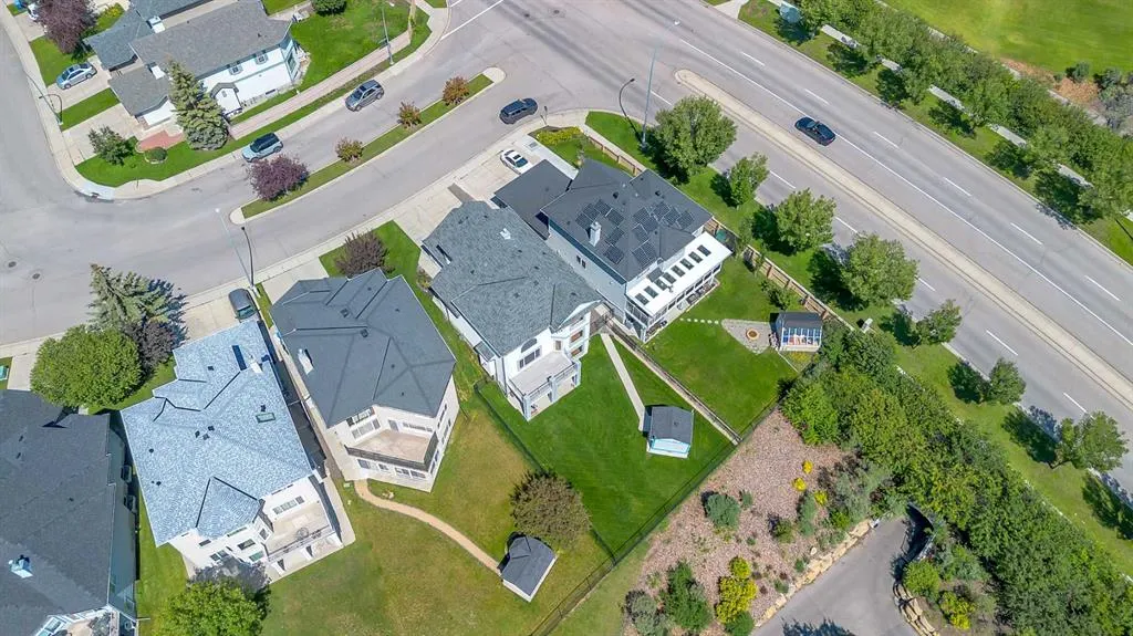 9 Panorama Hills Manor NW