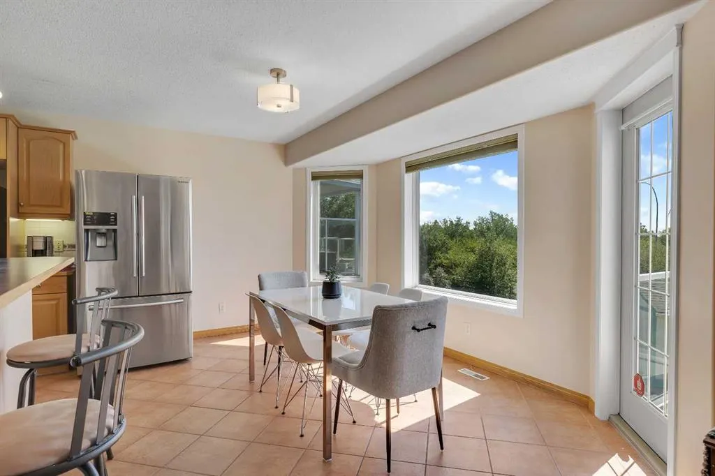 9 Panorama Hills Manor NW