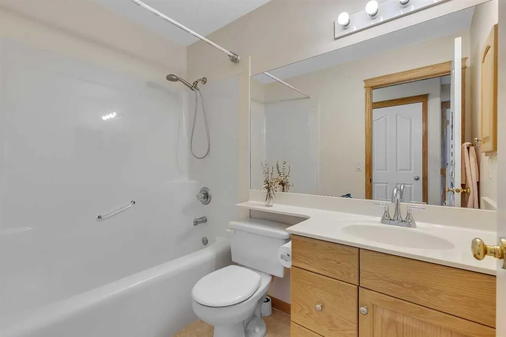 9 Panorama Hills Manor NW