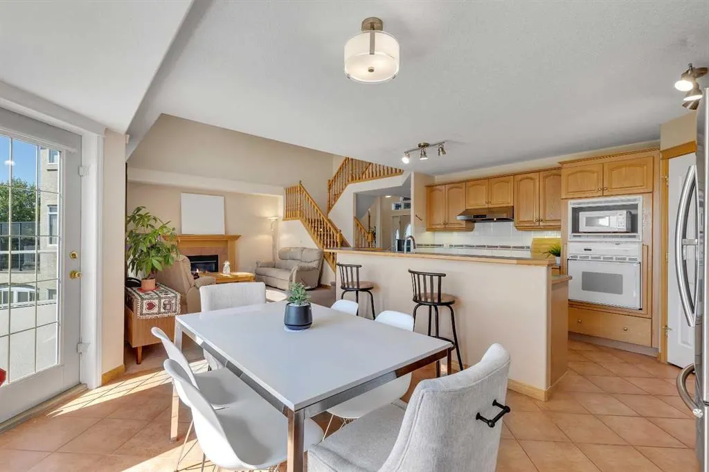 9 Panorama Hills Manor NW