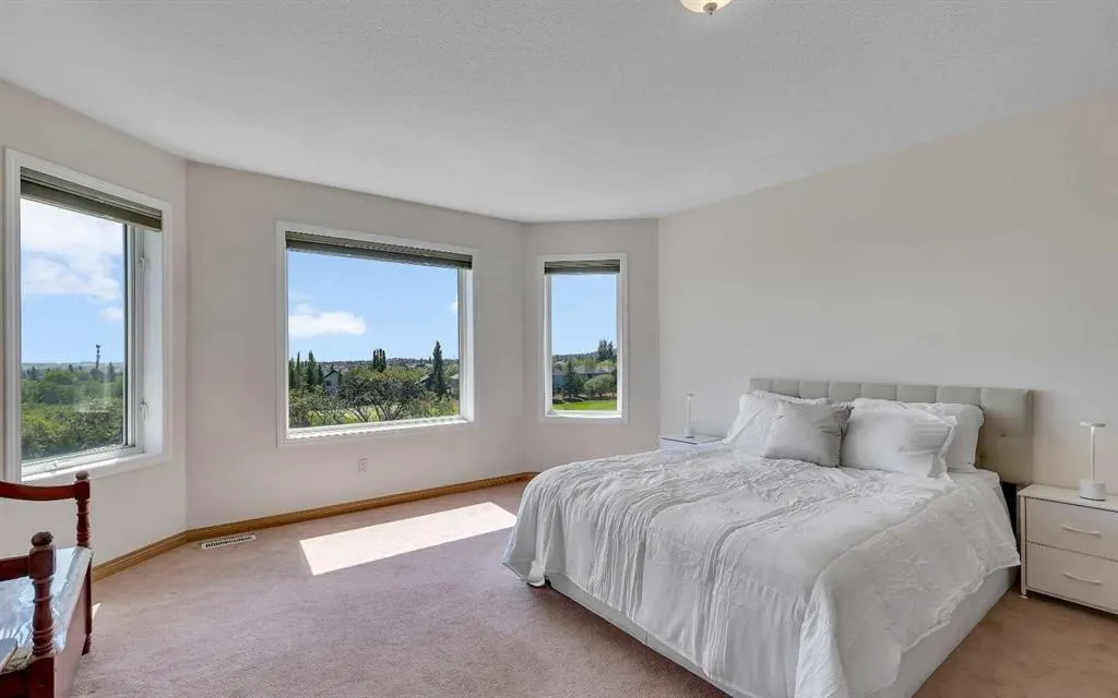 9 Panorama Hills Manor NW